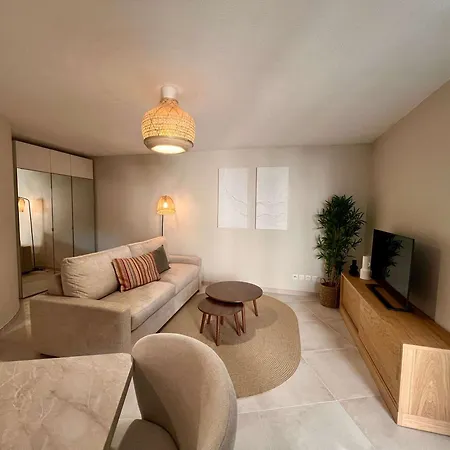 B054 Luxueux Dans Apartment